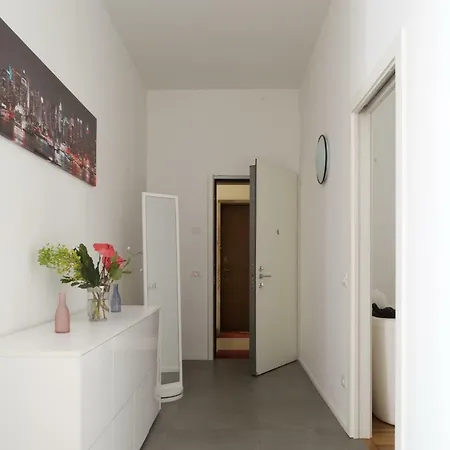 Exclusive 3 Bedrooms Near Duomo Mailand