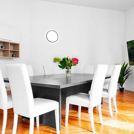 Exclusive 3 Bedrooms Near Duomo