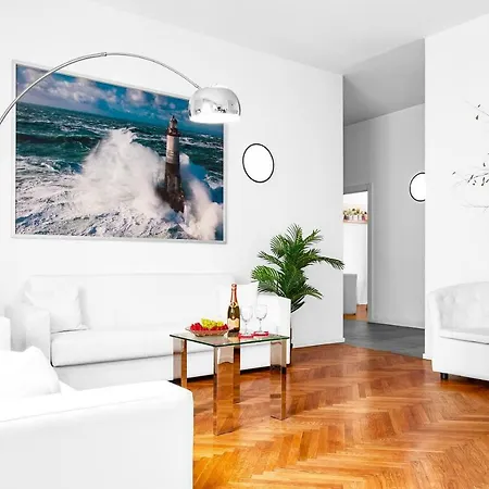 公寓 Exclusive 3 Bedrooms Near Duomo *
